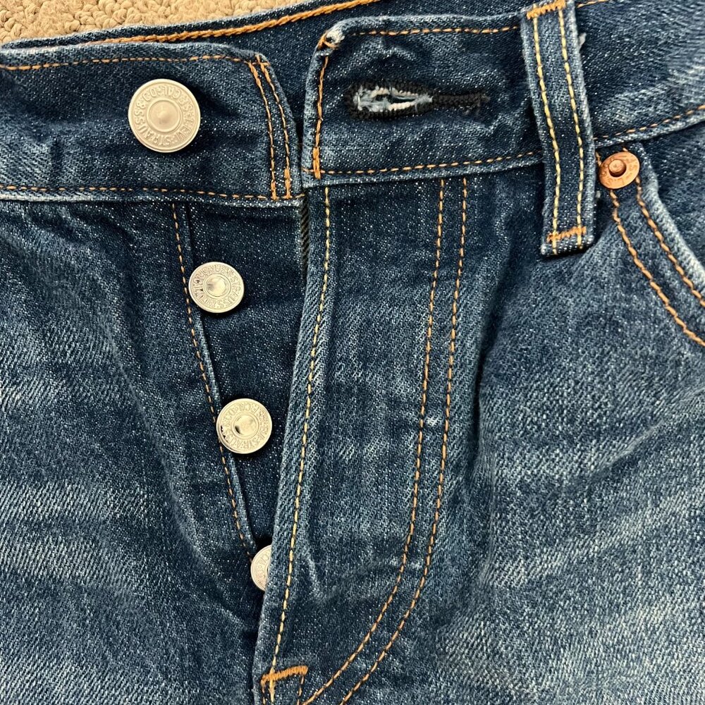Levi’s 501 Cut-Off Shorts | Distressed High Rise - Picture 4 of 7